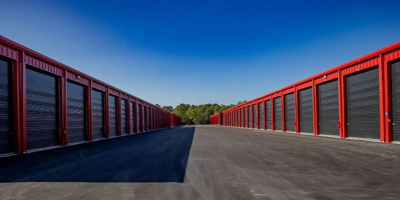 About Hurricane Hole Storage in Holly Ridge, North Carolina